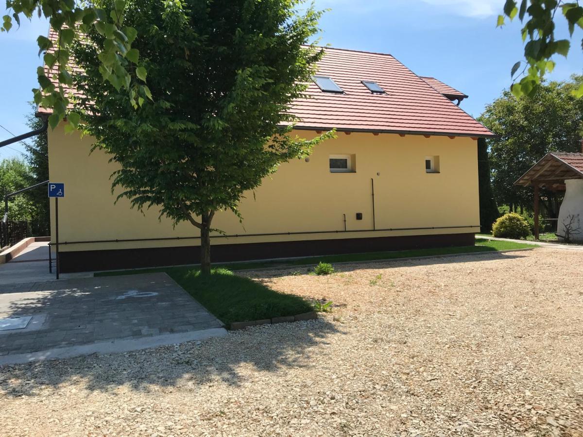 Venusz Ueduelocentrum Tiszacsege Bagian luar foto