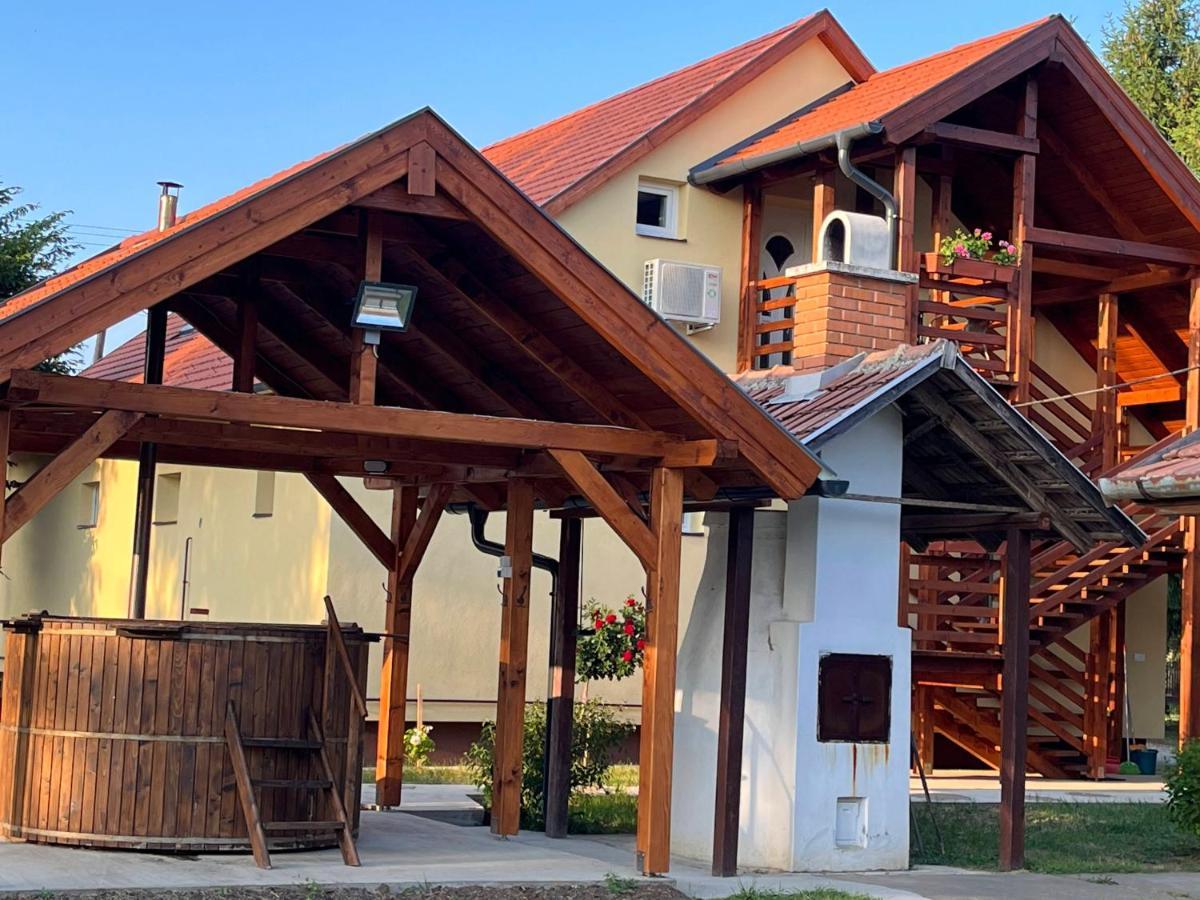 Venusz Ueduelocentrum Tiszacsege Bagian luar foto